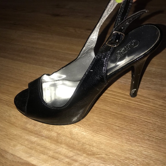 Heels - Picture 4 of 4